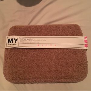 NEW my tagalongs 13in-15in shearling laptop case